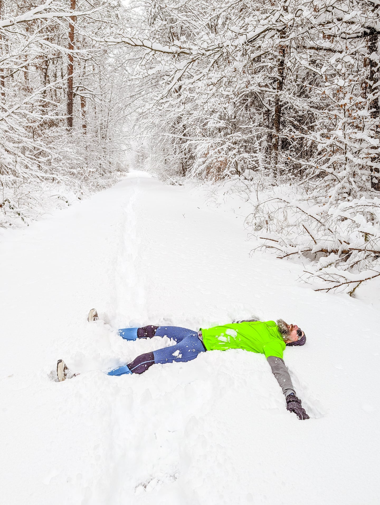 Winter. Laufen. Pause machen.

Kennt ihr das? Eigentlich will man nicht laufen und sich erholen, aber dann muss man dringend raus... so ging es mir bei der weißen Pracht hi heute.

Sehr schön war es, aber bei 20 cm Schnee mit Eis darunter auch ziemlich anstrengend. 7 km waren dann völlig ausreichend 😁 

Wer war heute auch laufen 🏃?

#running #laufen #winterlauf #schnee #bamberg #winter #run #runnerslife