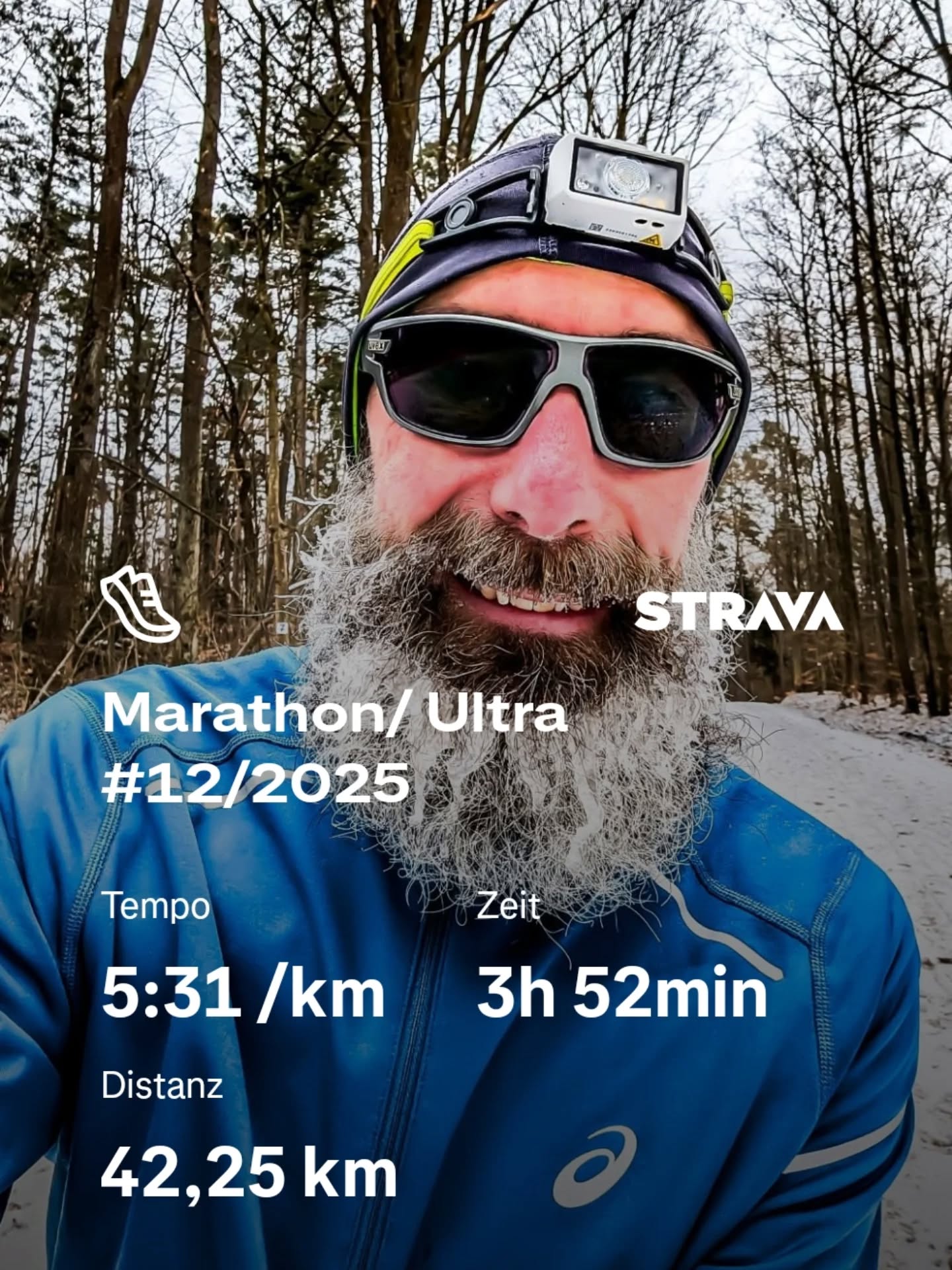 Der letzte Lauf des Jahres 👟 und zugleich der letzte Marathon für 2025 😊 - nochmals mit Eis im Bart 😁

Heute lief es nochmals ganz gut. Beim Start: -8 Grad 🌡️🥶 und dunkel - dafür sehr ruhig und noch ohne die ganzen Böllerei. Etwas wärmer wurde es erst auf den letzten Kilometern, davor noch einige km am Kanal mit Gegenwind, der es gefühlt noch kälter werden ließ. Aber durchgezogen, Tempo ab der Hälfte gesteigert und den Marathon beendet 😊. Alle meine läuferischen Ziele für 2025 konnte ich erreichen ✔️

Jetzt kann Silvester kommen 🍾🎉🪅. Wünsche euch einen schönen letzten Tag des Jahres und alles Gute für 2026 🍀.

Peace 💚❤️🧡💜

#running #silvesterlauf #marathon #laufen #laufenimwinter #bamberg #run #runnerslife #marathonrunner