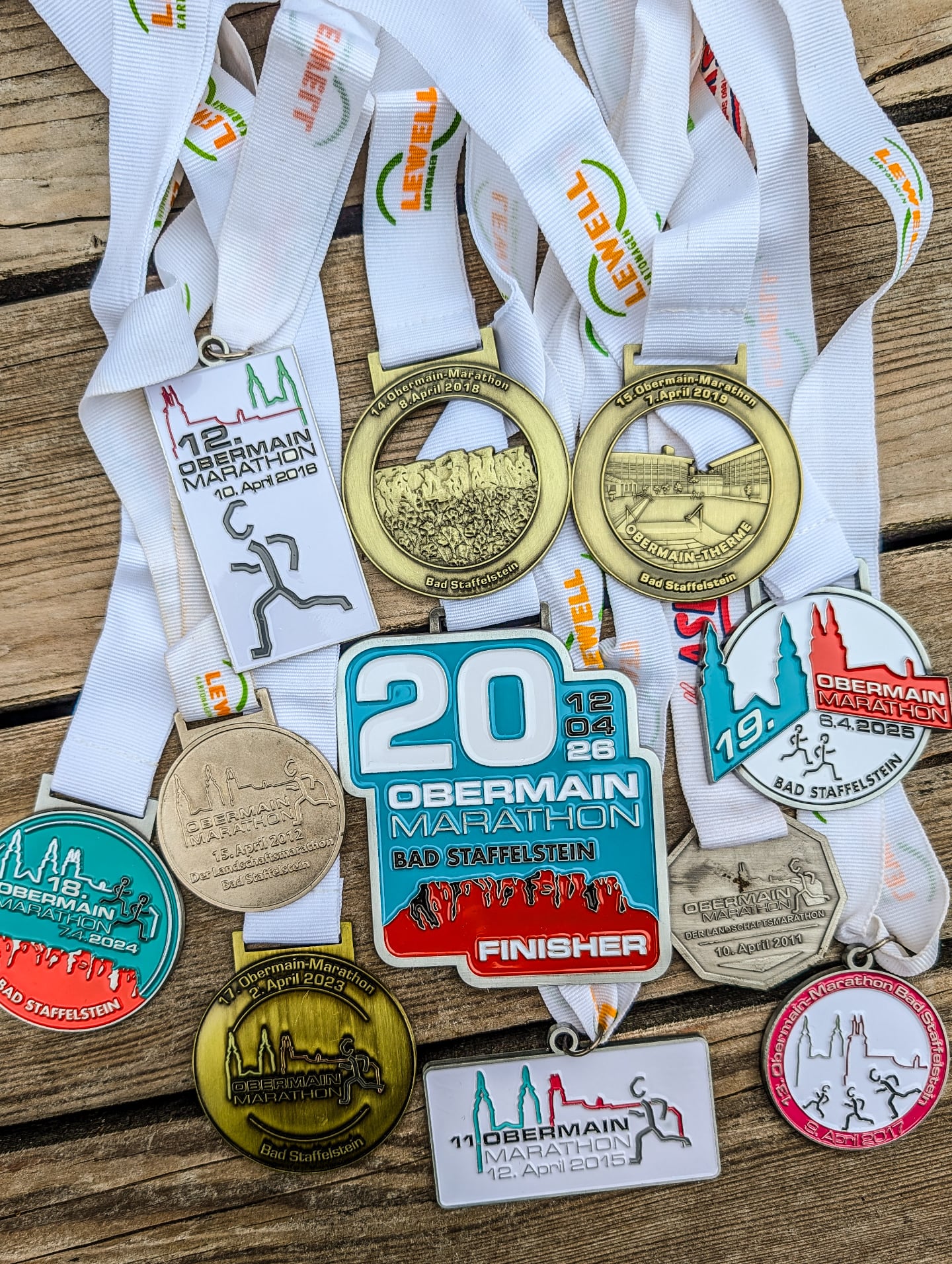 Medalmonday 🏅

2011 Halbmarathon mit Babyjogger, danach 10 x Marathon 😊

@obermain_marathon 
#medalmonday #medaille #running #marathon #halbmarathon